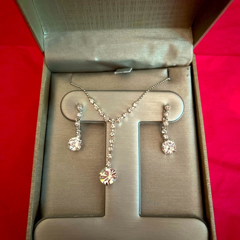 Zales bling jewelry set in silver settingNWOT